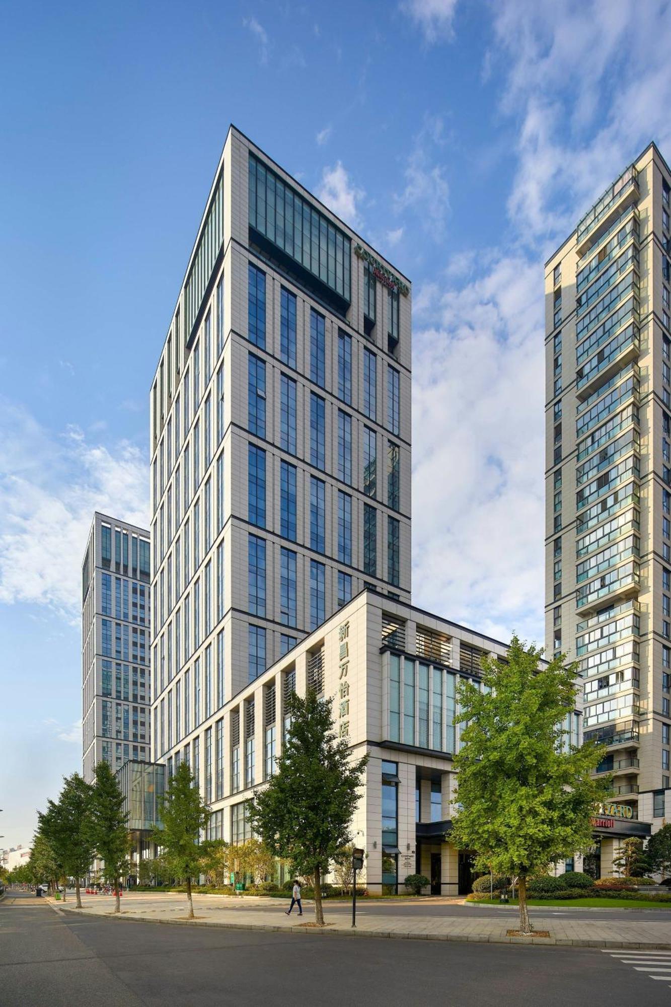 Courtyard By Marriott Xinchang Bagian luar foto