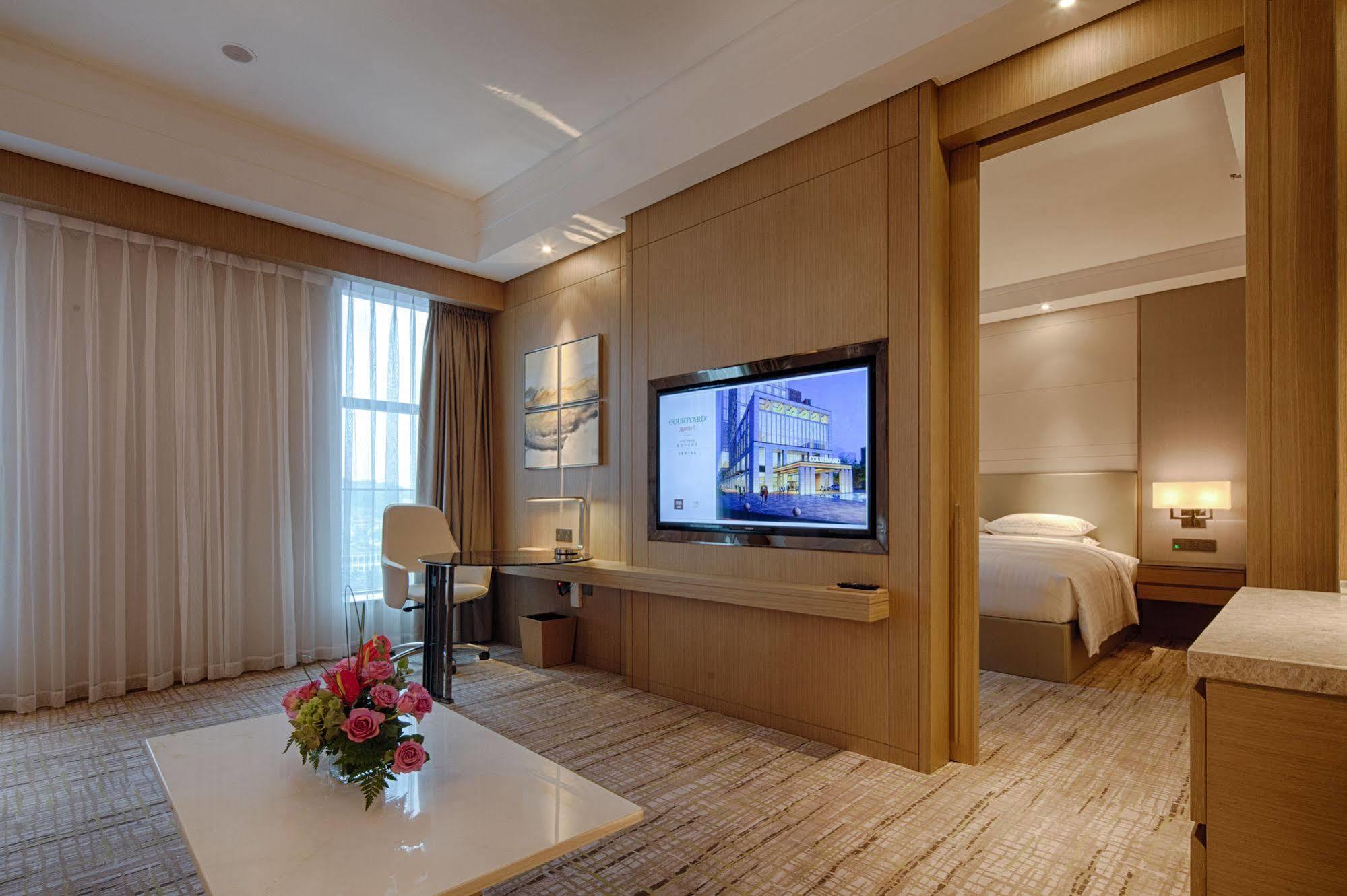 Courtyard By Marriott Xinchang Bagian luar foto