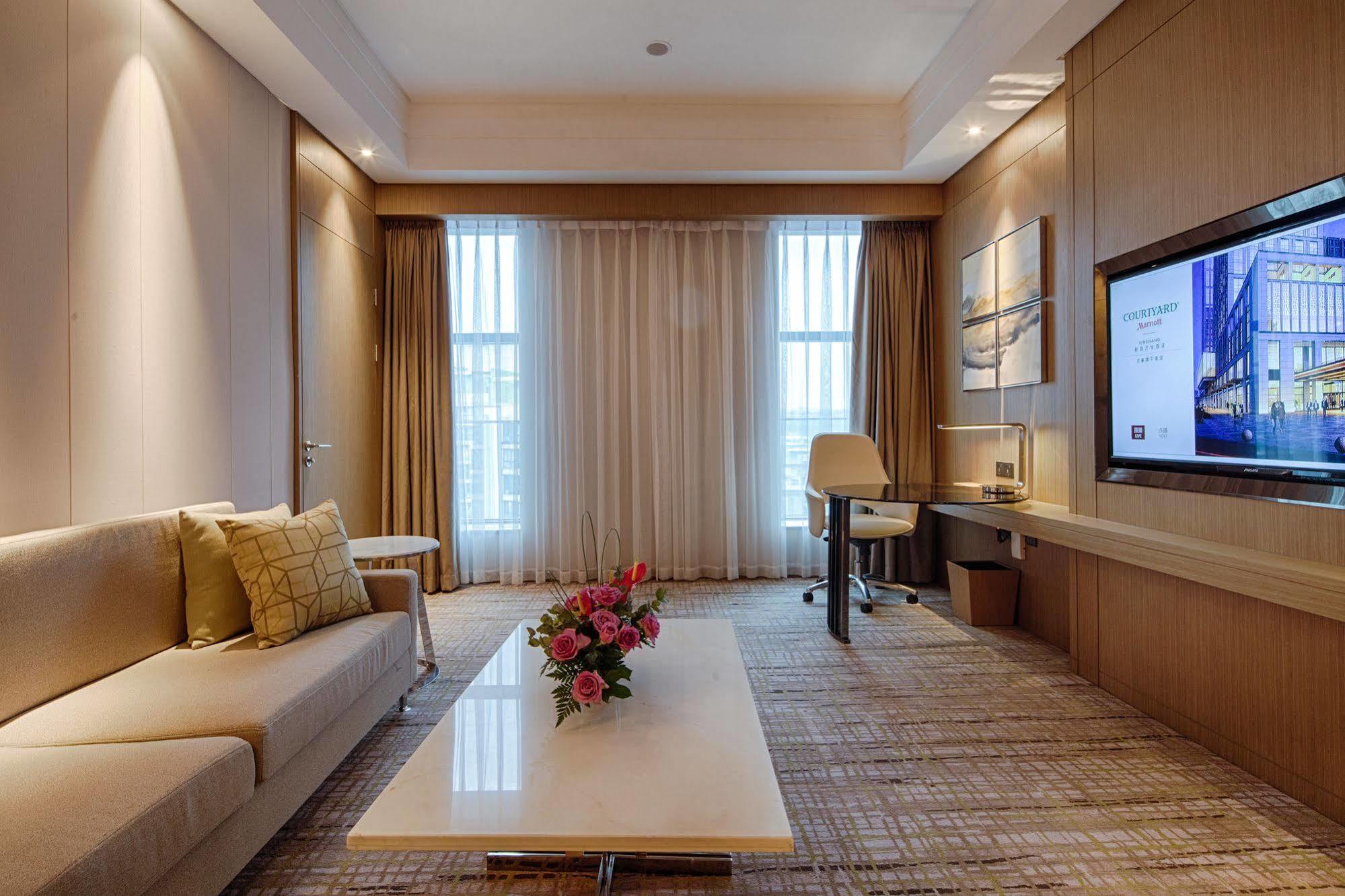 Courtyard By Marriott Xinchang Bagian luar foto